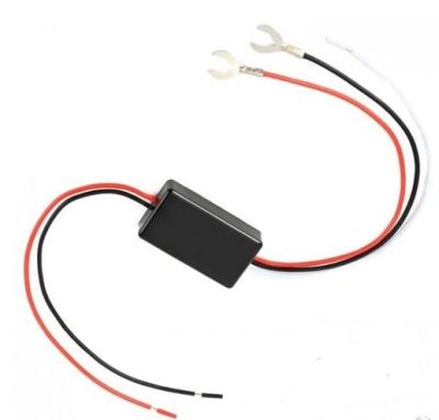 Реле / модул за автоматично пускане на фаровете или дневни светлини.