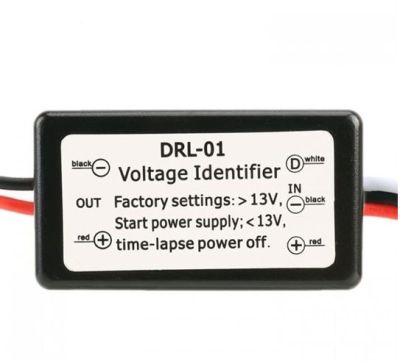 Реле / модул за автоматично пускане на фаровете или дневни светлини.