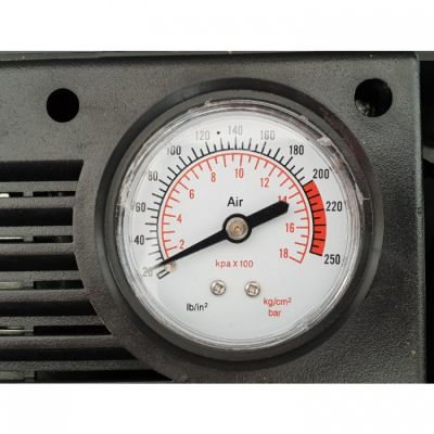 Компресор за гуми в куфар