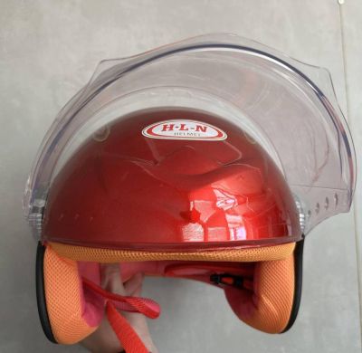 Детска каска отворена червена