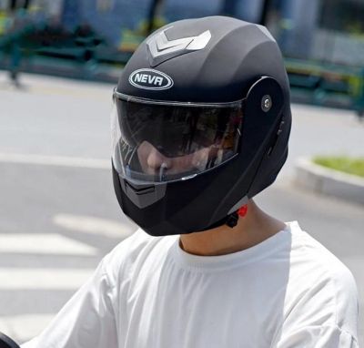 Мото каска- отваряема и с вградени слънчеви очила