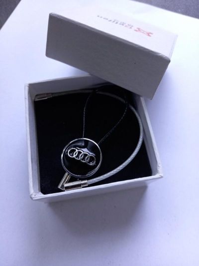 Луксозен ключодържател в кутия AUDI