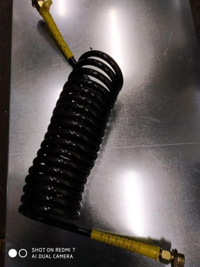 Маркуч за ремарке къдрав