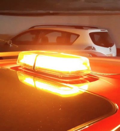 Сигнална лампа 12V/24V подходяща за пътна помощ,камиони,трактори и др.