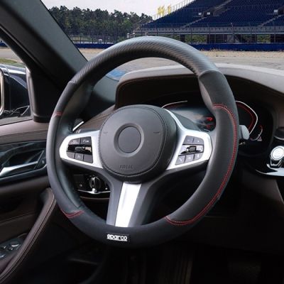 Калъф за волан SPARCO черен с червен конец